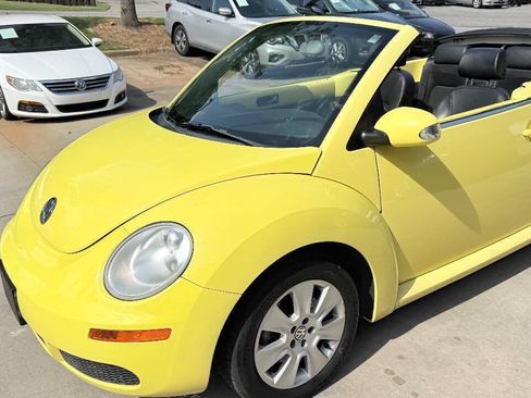 Used 2007 Volkswagen Beetle Convertible w/ Package 1 FWD image 9