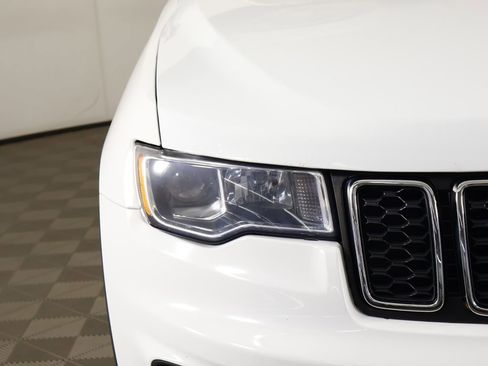 Used 2017 Jeep Grand Cherokee Laredo image 7