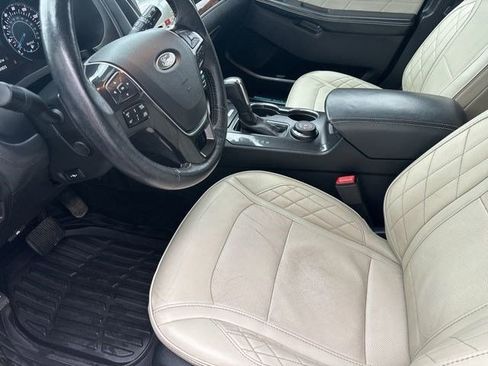 Used 2017 Ford Explorer Platinum image 11