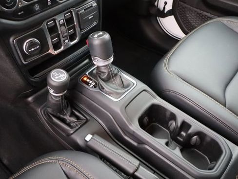 Used 2024 Jeep Wrangler Unlimited Sahara w/ Technology Group AWD/4WD image 26