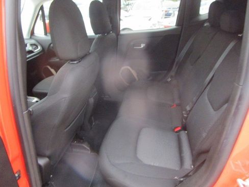 Used 2017 Jeep Renegade Latitude image 16
