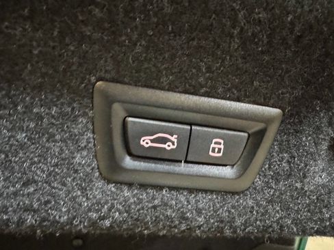 Used 2023 BMW M4 Competition w/ M Carbon Exterior Package image 44