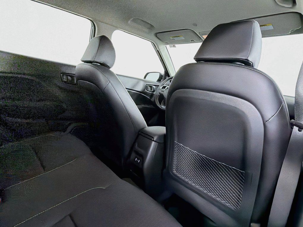 Used 2026 Hyundai Venue SEL FWD image 27