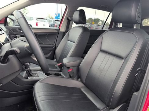 Used 2022 Volkswagen Tiguan SE image 11