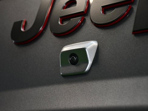 Used 2020 Jeep Gladiator Rubicon AWD/4WD image 17