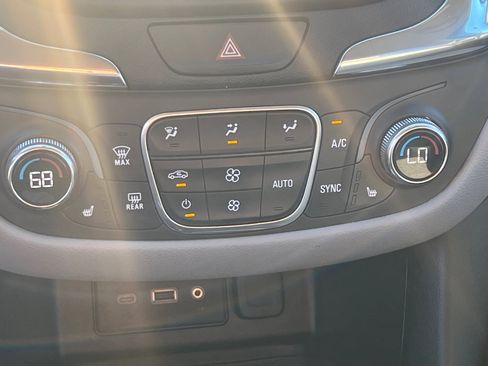 Used 2020 Chevrolet Equinox LT w/ Driver Convenience Package image 25