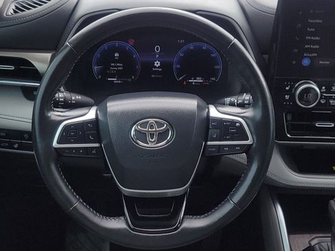Used 2023 Toyota Highlander Limited image 14
