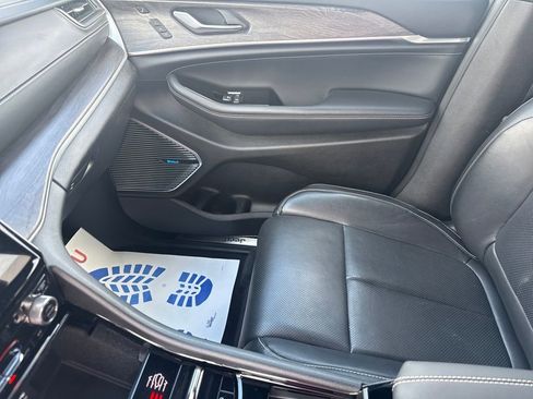 Used 2022 Jeep Grand Cherokee Overland w/ Adv Protech Group III image 26