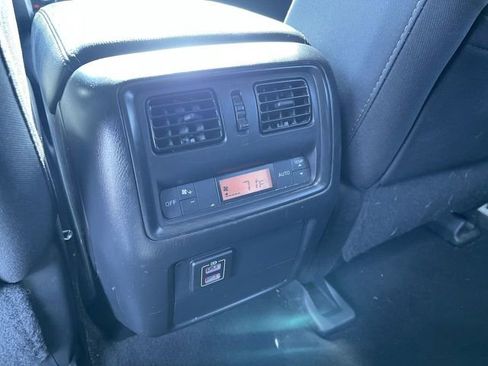 Used 2018 Nissan Pathfinder S image 21