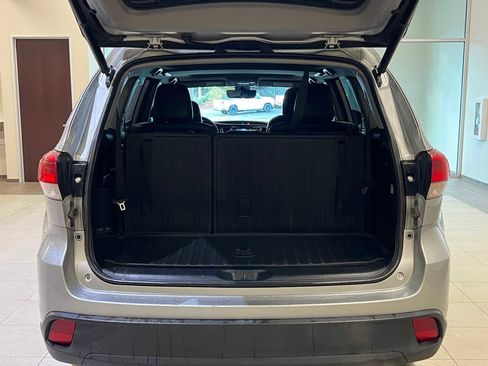Used 2018 Toyota Highlander SE image 30