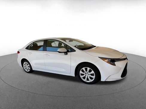 Used 2025 Toyota Corolla LE image 2