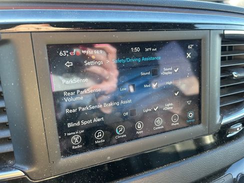 Used 2020 Chrysler Pacifica Touring-L image 24