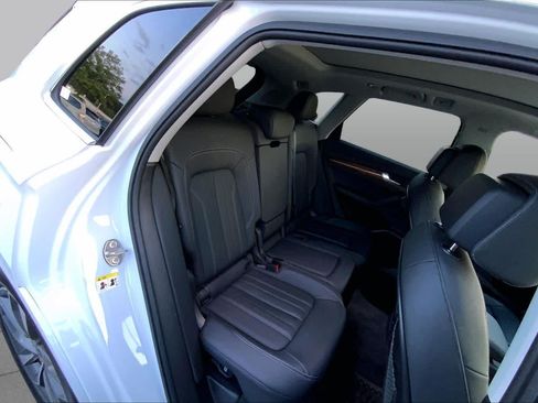 Used 2023 Audi Q5 2.0T Premium Plus w/ Premium Plus Package AWD/4WD image 17