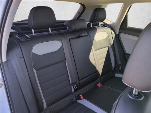 Used 2022 Volkswagen Taos SEL w/ Panoramic Sunroof Package image 20