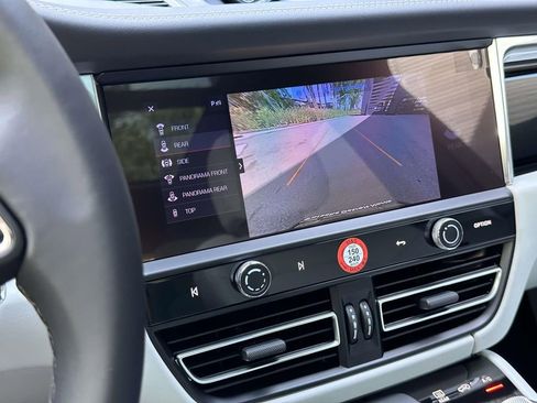 Certified 2025 Porsche Macan S image 23