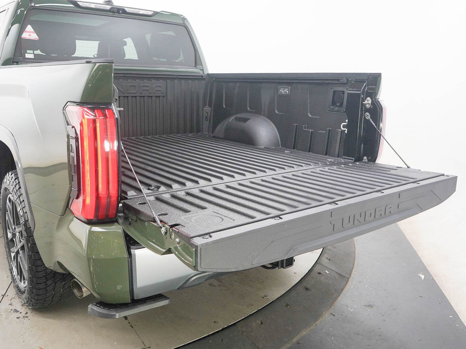Used 2023 Toyota Tundra Limited AWD/4WD image 9
