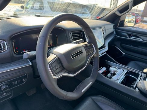 Used 2023 Jeep Wagoneer Series III w/ Premium Group I image 15