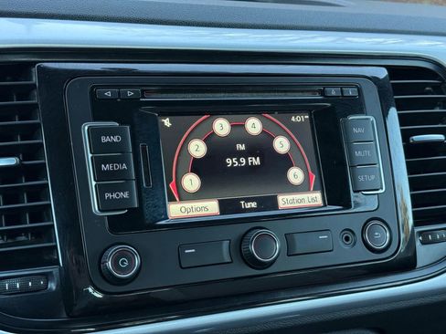 Used 2015 Volkswagen Beetle 1.8T Classic image 30