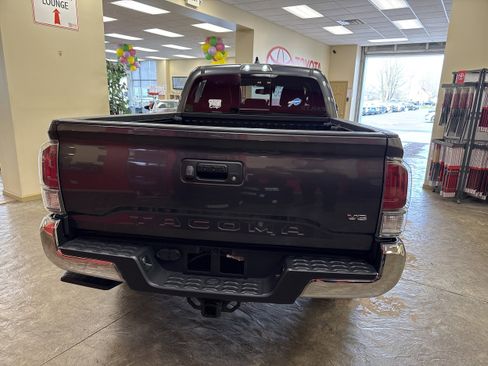 Used 2023 Toyota Tacoma TRD Off-Road image 8