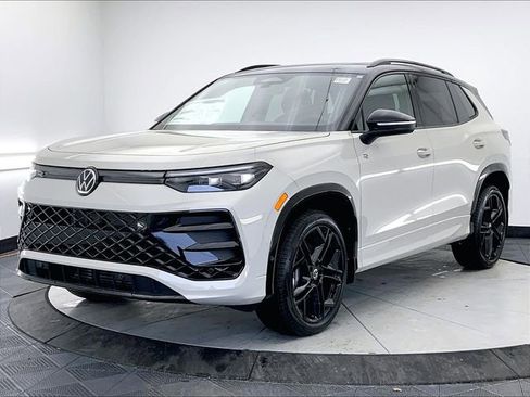 New 2026 Volkswagen Tiguan SE R-Line image 2