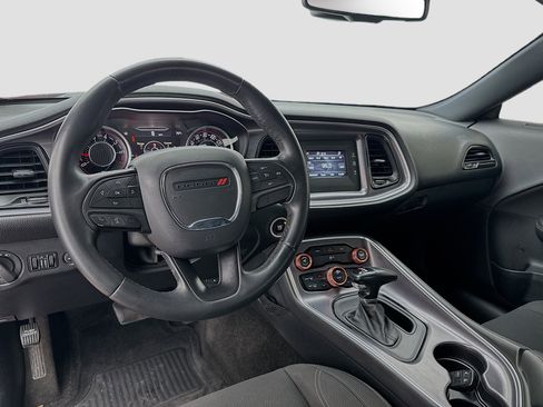 Used 2015 Dodge Challenger SXT image 13