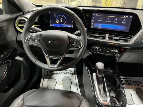 Used 2025 Chevrolet Trax ACTIV w/ Sunroof Package image 18