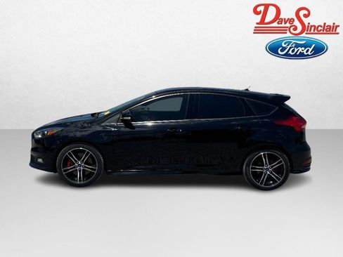 Used 2018 Ford Focus ST w/ Equipment Group 401A FWD image 10