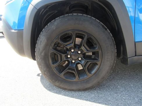 Used 2019 Jeep Cherokee Trailhawk AWD/4WD image 6