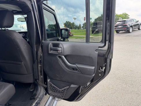 Used 2015 Jeep Wrangler Unlimited Sport w/ Quick Order Package 24S AWD/4WD image 31