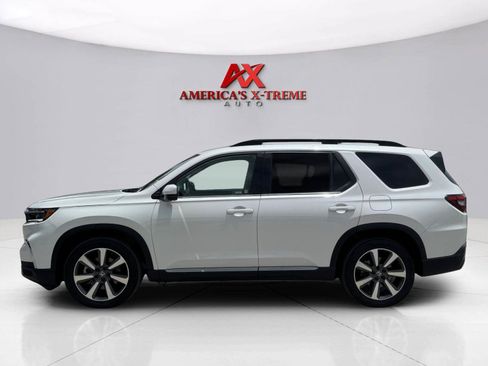 Used 2025 Honda Pilot Elite image 2