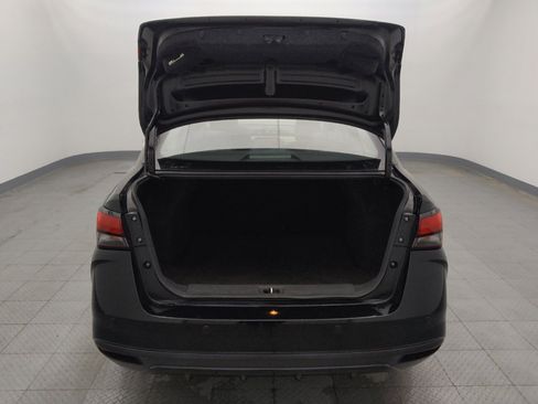 Used 2021 Nissan Versa SV image 29