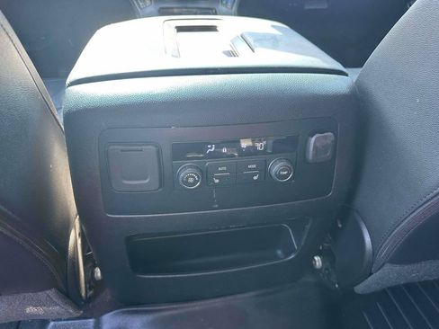Used 2018 Chevrolet Tahoe LT w/ Luxury Package AWD/4WD image 12