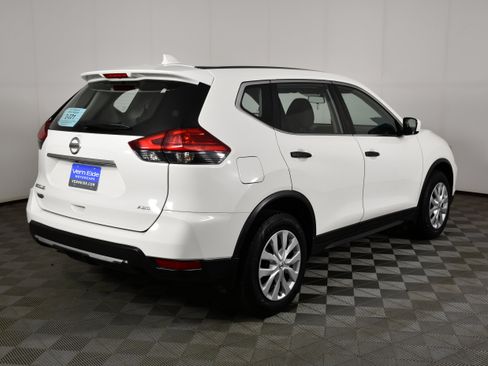Used 2017 Nissan Rogue S AWD/4WD image 6
