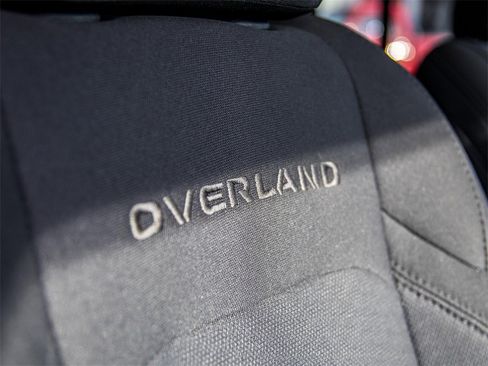 Used 2023 Jeep Gladiator Overland image 16