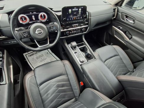 Used 2023 Nissan Pathfinder Platinum AWD/4WD image 19