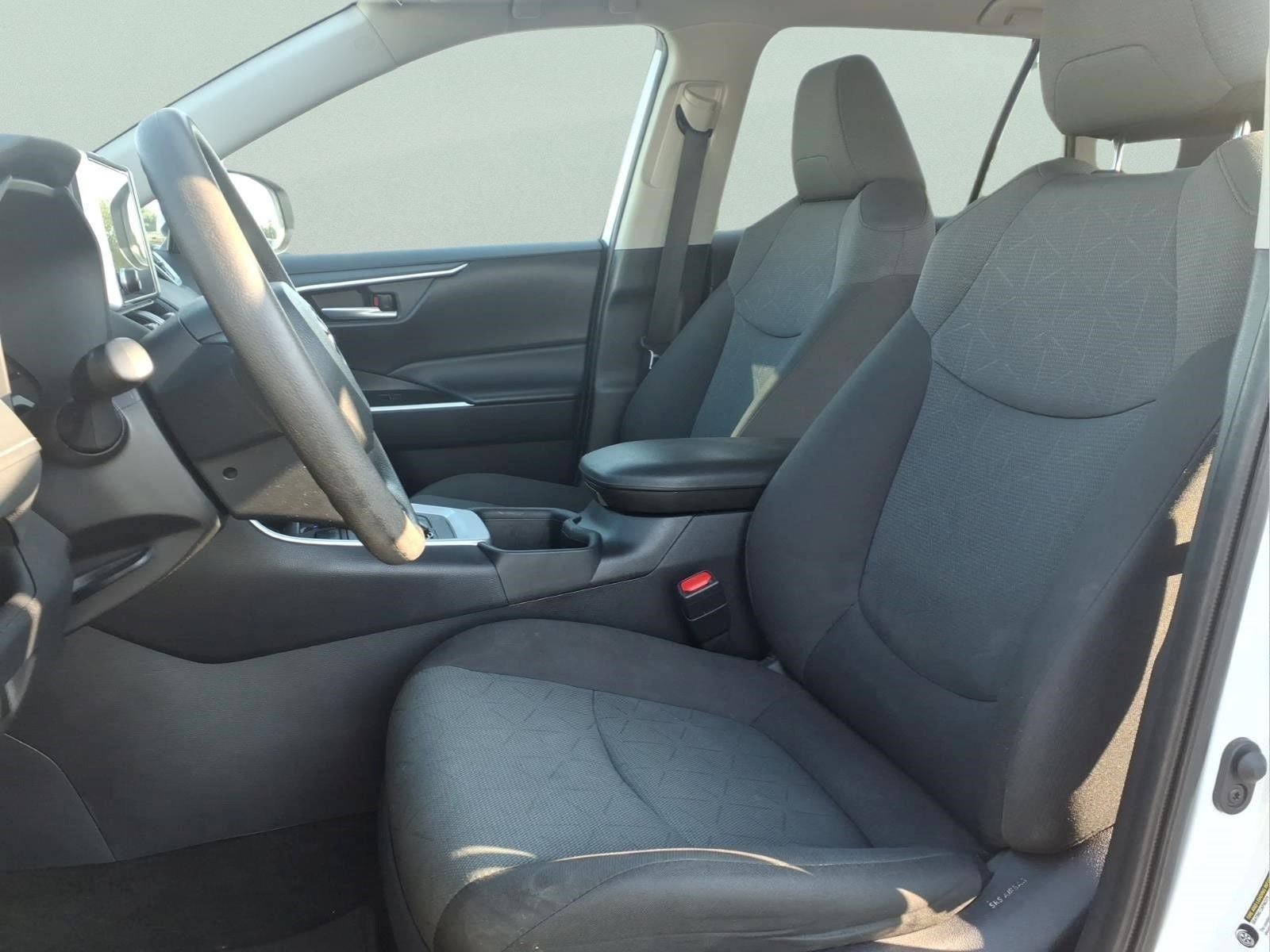 Used 2024 Toyota RAV4 XLE FWD image 20