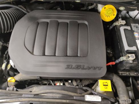 Used 2019 Dodge Grand Caravan SE FWD image 30