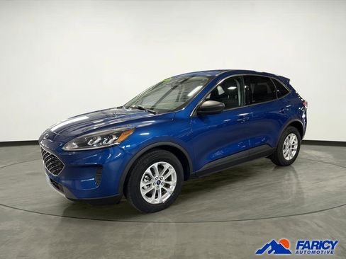 Used 2022 Ford Escape SE w/ Cold Weather Package FWD image 1
