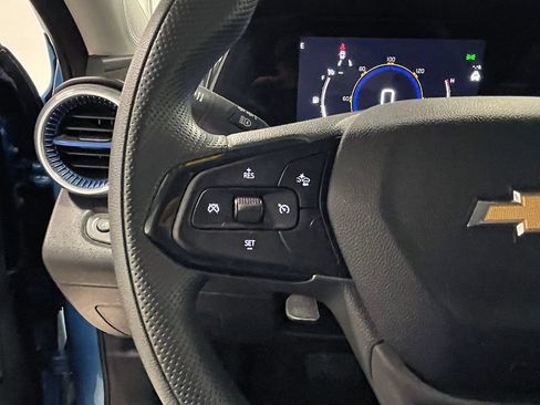 Used 2025 Chevrolet Trax LT FWD image 29