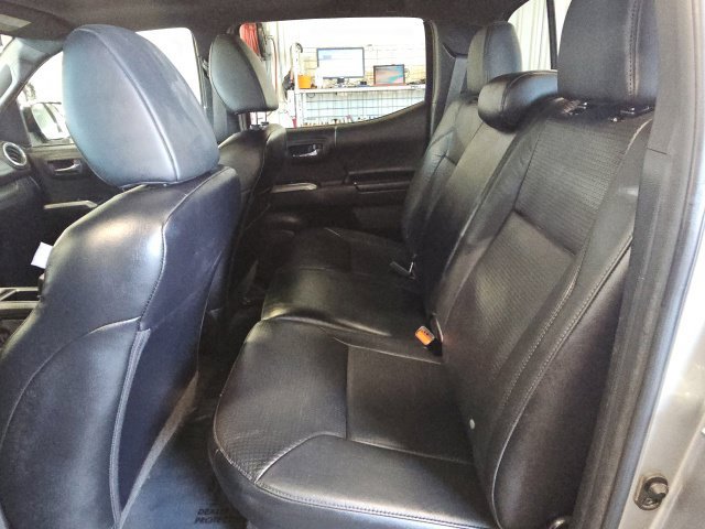 Used 2022 Toyota Tacoma Limited AWD/4WD image 30