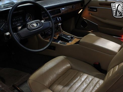 Used 1988 Jaguar XJS V12 Coupe image 25