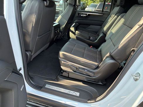 New 2026 Chevrolet Suburban High Country AWD/4WD image 17
