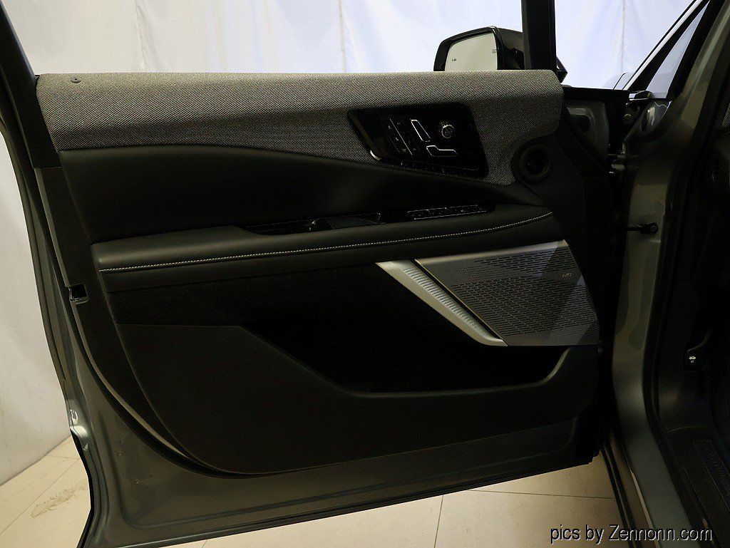 Used 2025 Cadillac Optiq Luxury 2 w/ LPO, Floor Liner Package AWD/4WD image 28