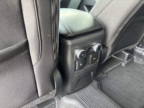 Used 2022 Ford Explorer XLT image 27