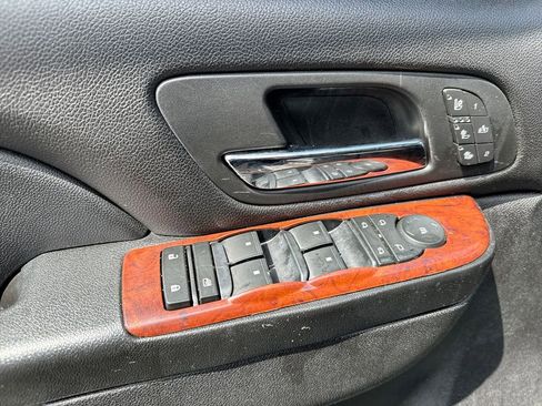 Used 2013 Chevrolet Suburban LTZ AWD/4WD image 22