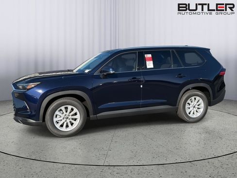 New 2026 Toyota Grand Highlander XLE FWD image 3