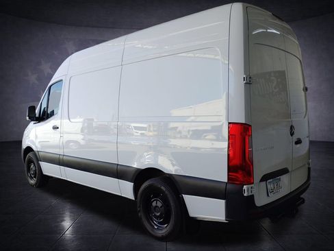 Used 2024 Mercedes-Benz Sprinter 2500 image 3