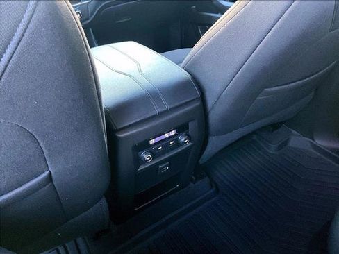 Used 2023 Chevrolet Traverse LT FWD image 25