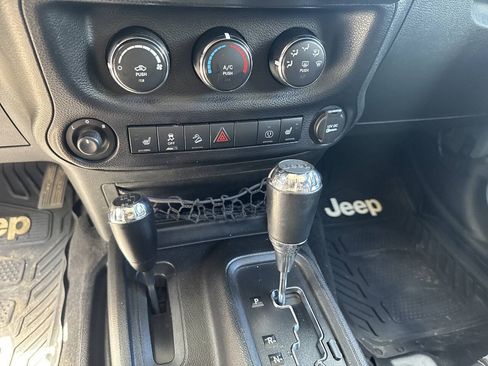 Used 2015 Jeep Wrangler Unlimited Sahara w/ Dual Top Group AWD/4WD image 11