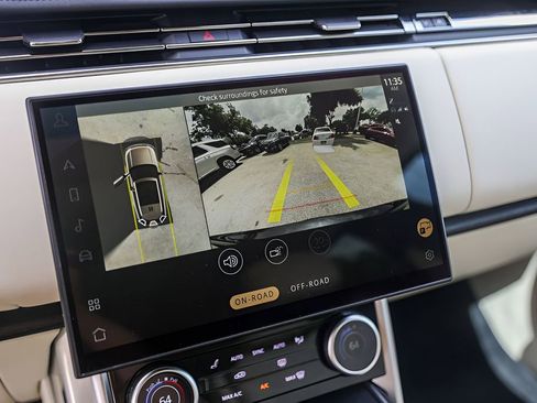 Used 2023 Land Rover Range Rover SE image 16